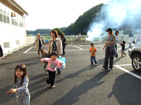 焼けるまで園庭で遊びましょう